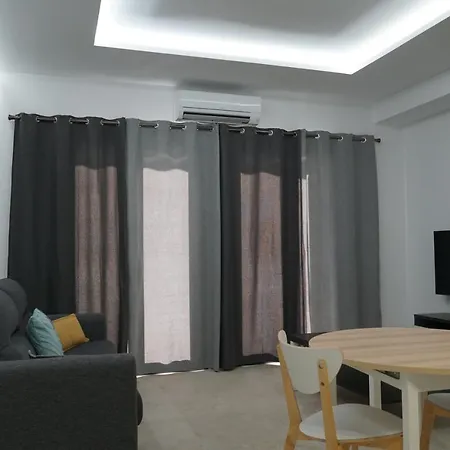 Turistico Hermanos Infantes * Estepona