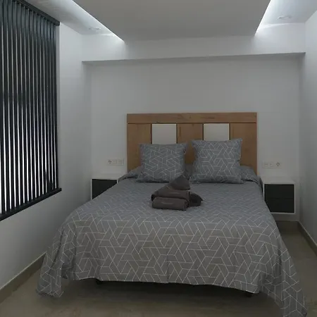 Turistico Hermanos Infantes * Estepona